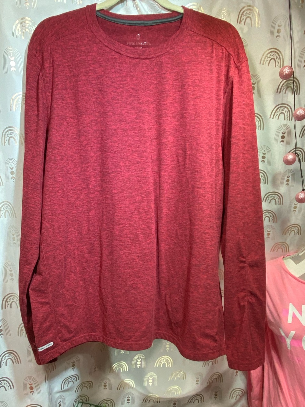 Free Country Men's Long-Sleeve Crewneck in Heathered Crimson
